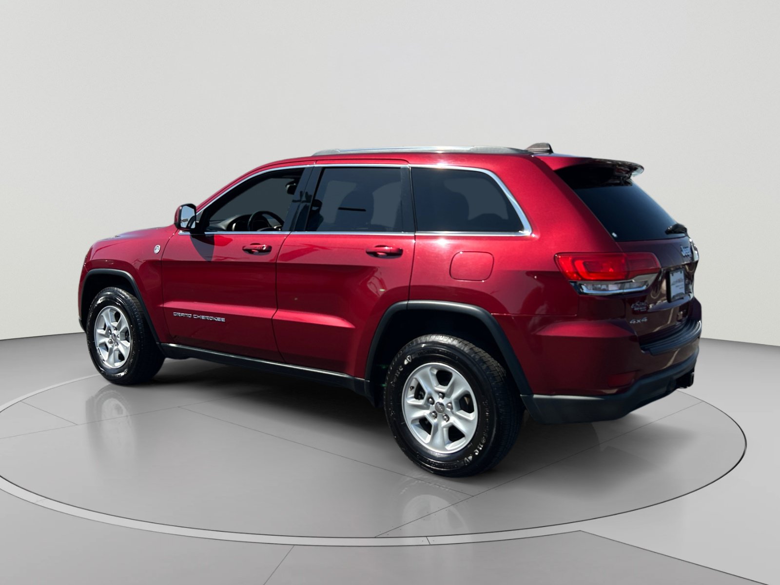 Used 2015 Jeep Grand Cherokee Laredo w/ Quick Order Package 23E AWD/4WD image 3