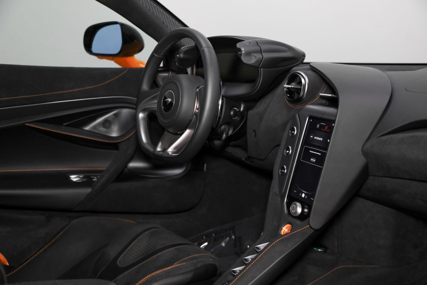 Used 2026 McLaren 750S Spider RWD image 32