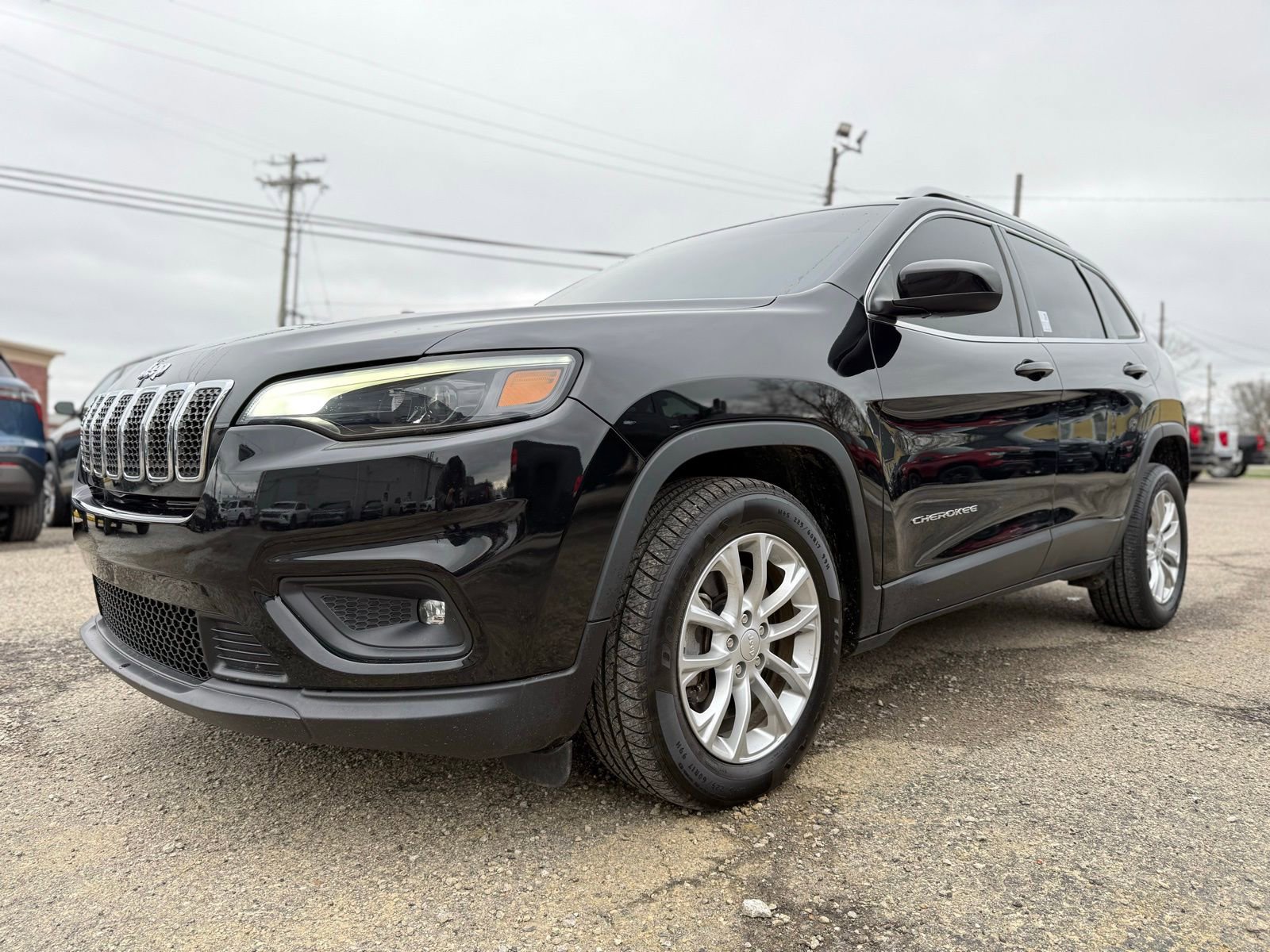 Used 2019 Jeep Cherokee Latitude w/ Popular Appearance Group image 2