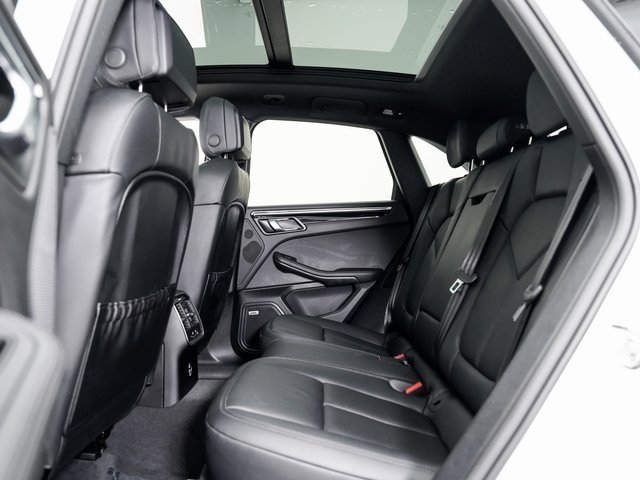 Used 2025 Porsche Macan image 27