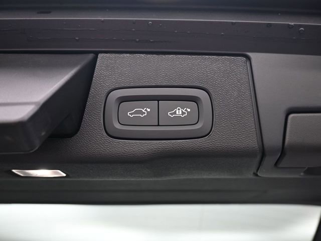 New 2026 Volvo XC60 B5 Ultra w/ Protection Package Premier image 33