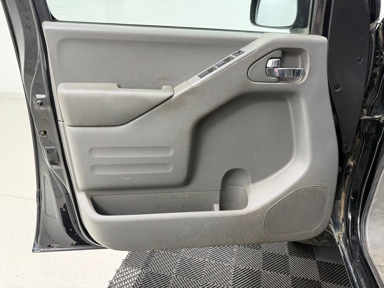 Used 2016 Nissan Frontier SV image 11