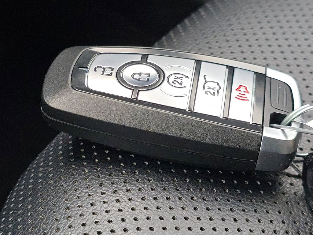 Used 2020 Ford Escape SEL image 32