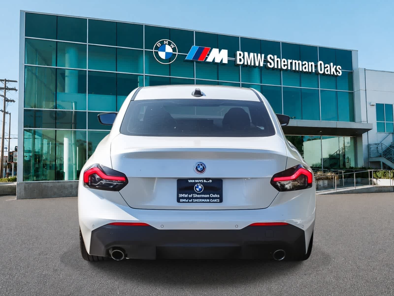 Used 2023 BMW 230i Coupe w/ Convenience Package RWD image 6