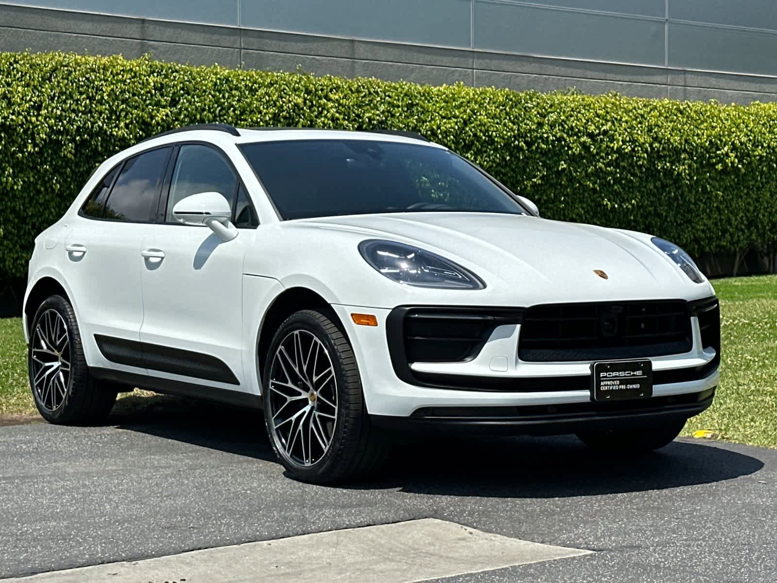 Certified 2026 Porsche Macan AWD/4WD image 10
