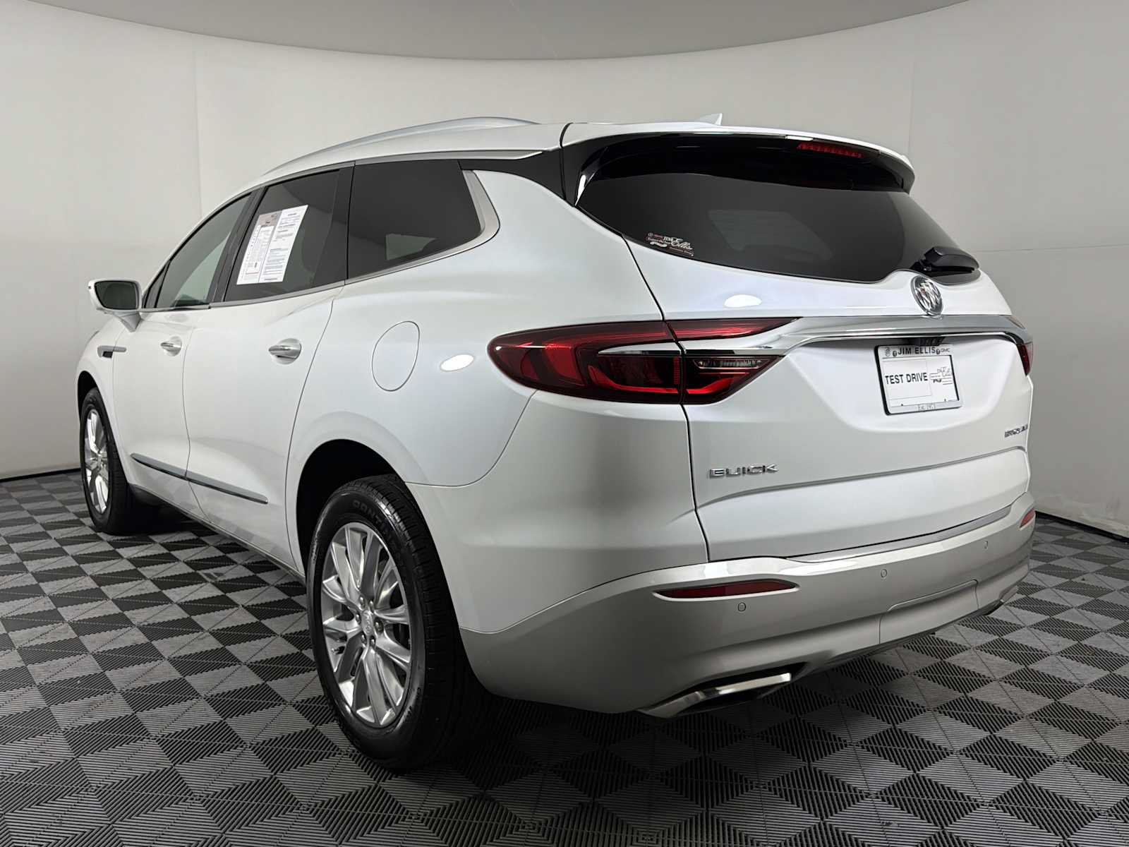 Used 2018 Buick Enclave Premium w/ Trailering Package FWD image 4