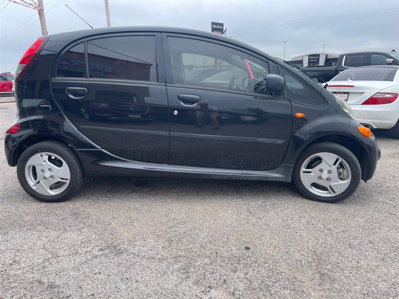 Used 2016 Mitsubishi i ES image 4