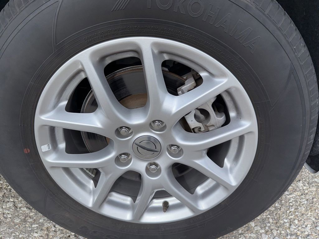 Used 2023 Chrysler Voyager LX FWD image 9