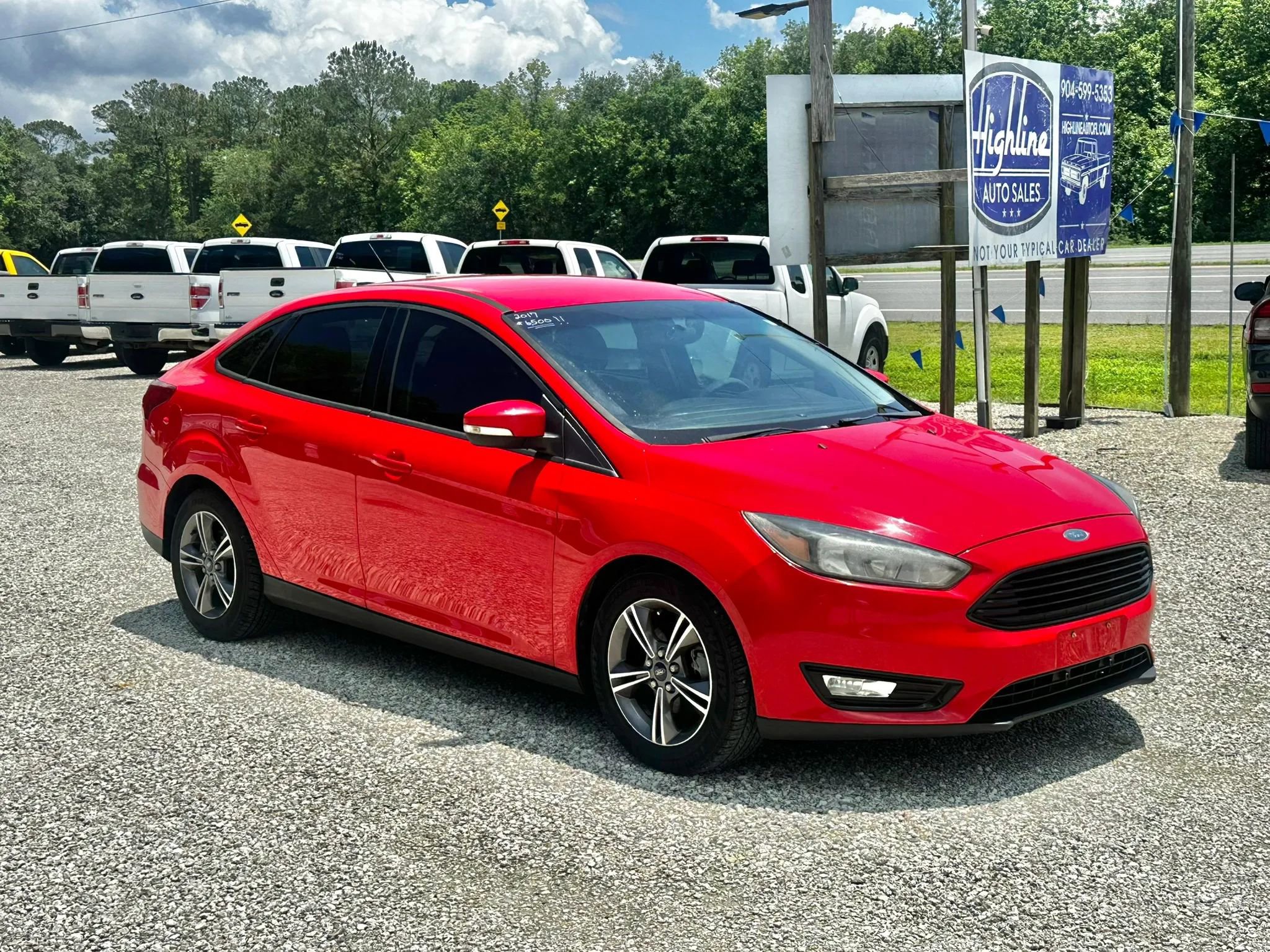 Used 2017 Ford Focus SE FWD image 2