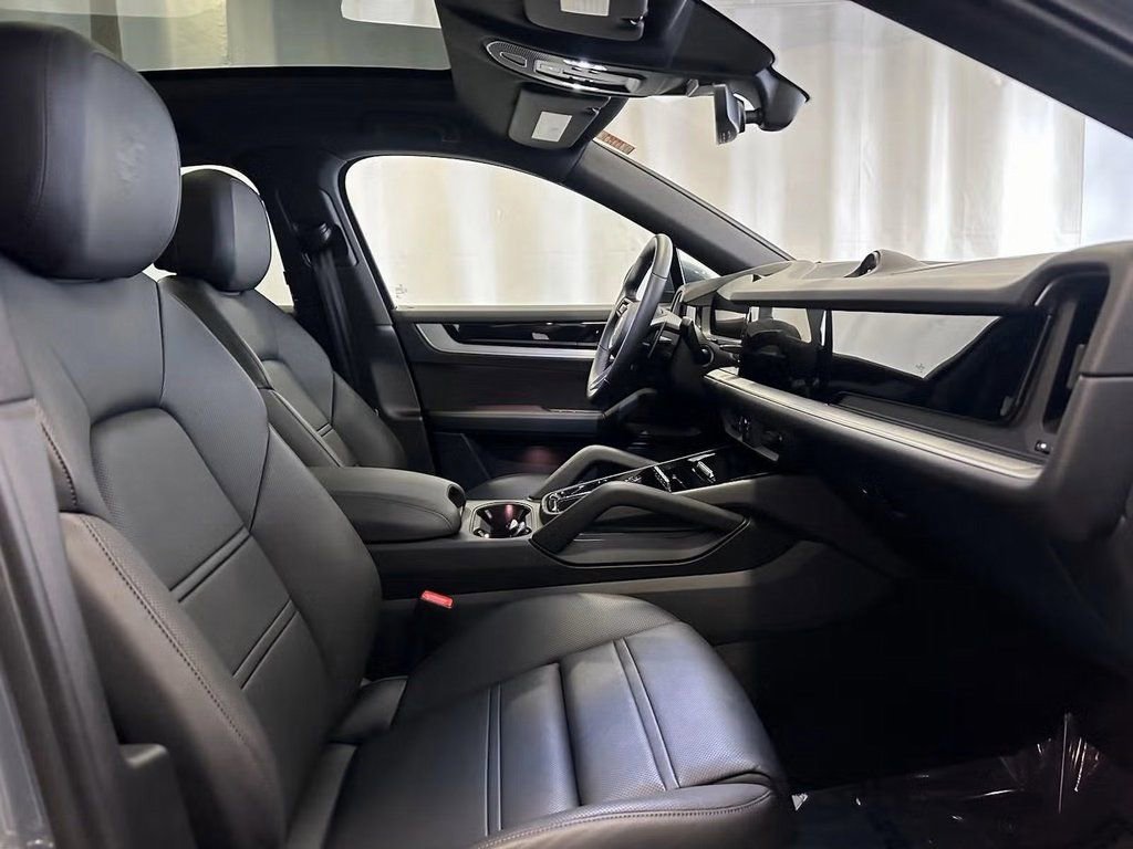 Used 2024 Porsche Cayenne Coupe image 15