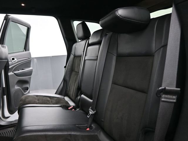 Used 2019 Jeep Grand Cherokee Altitude image 15