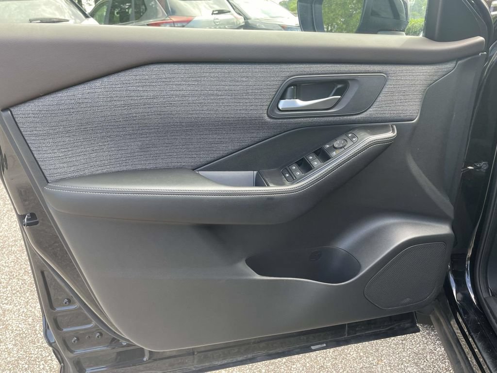 Used 2023 Nissan Rogue SV AWD/4WD image 15