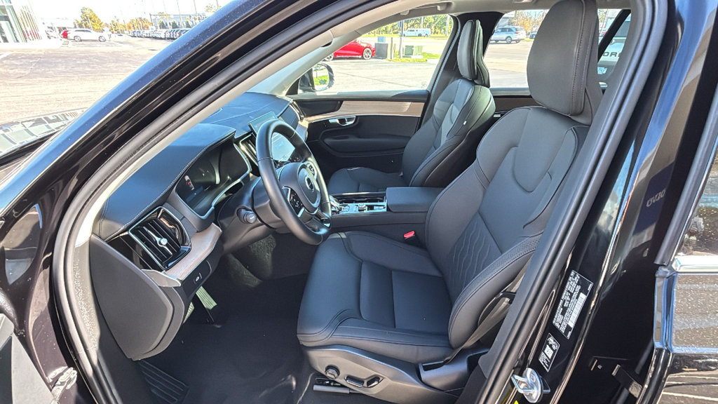 Certified 2026 Volvo XC90 B6 Plus AWD/4WD image 25