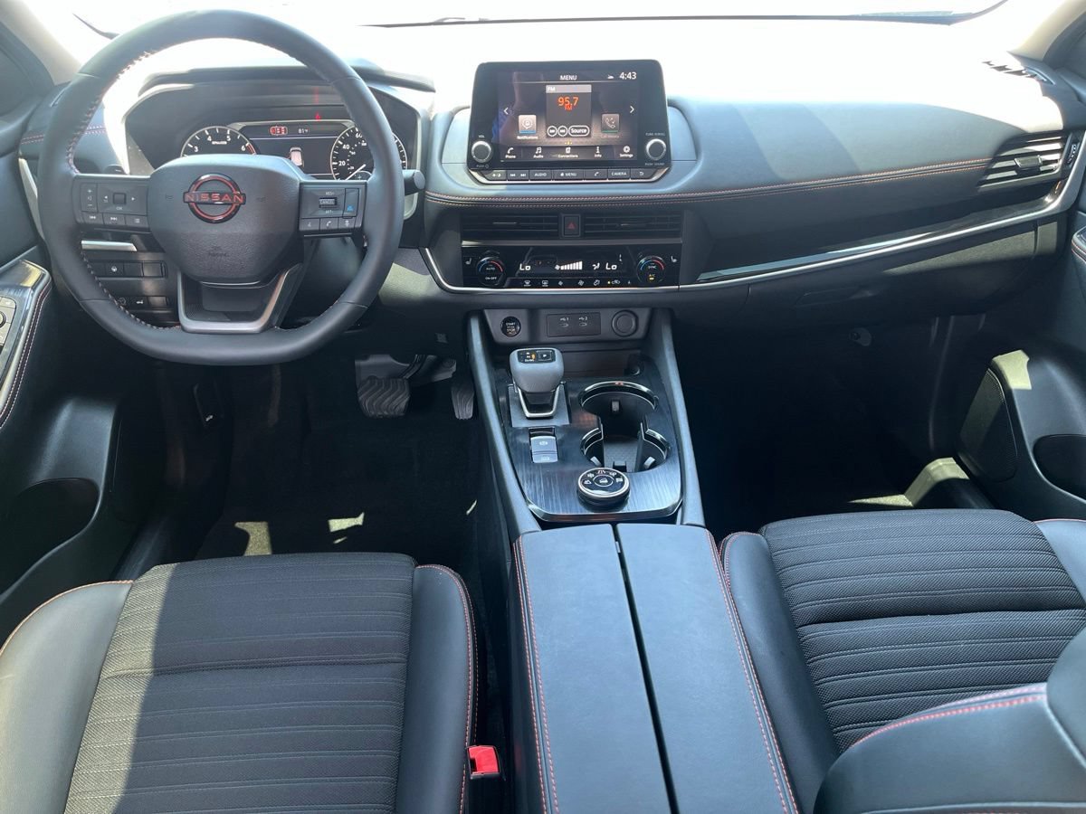 Used 2026 Nissan Rogue SV AWD/4WD image 32