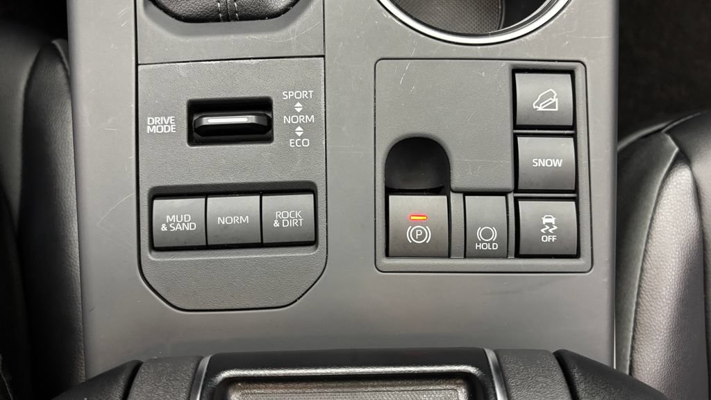 Used 2025 Toyota Highlander XLE AWD/4WD image 26