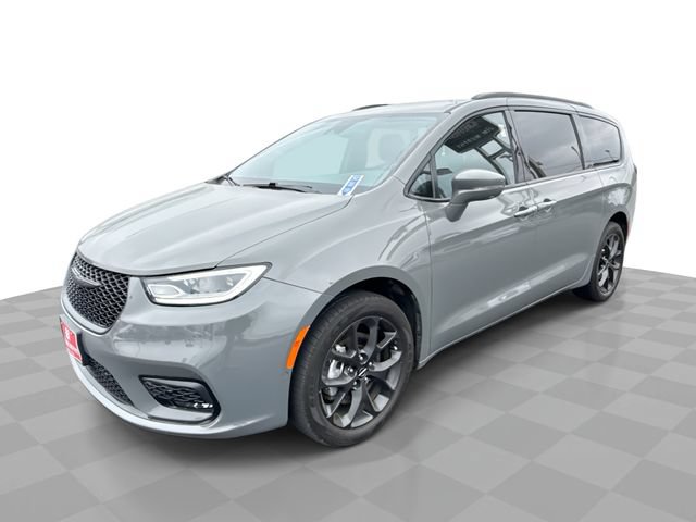 Used 2021 Chrysler Pacifica Touring-L w/ Uconnect Theater Family Group
