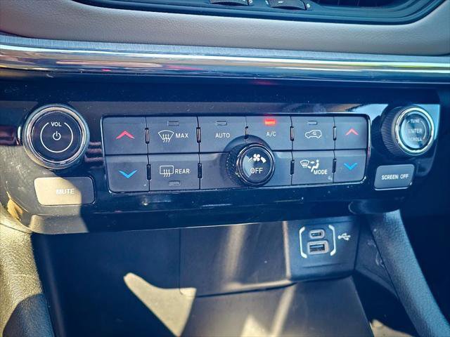 Certified 2022 Jeep Compass Limited image 25