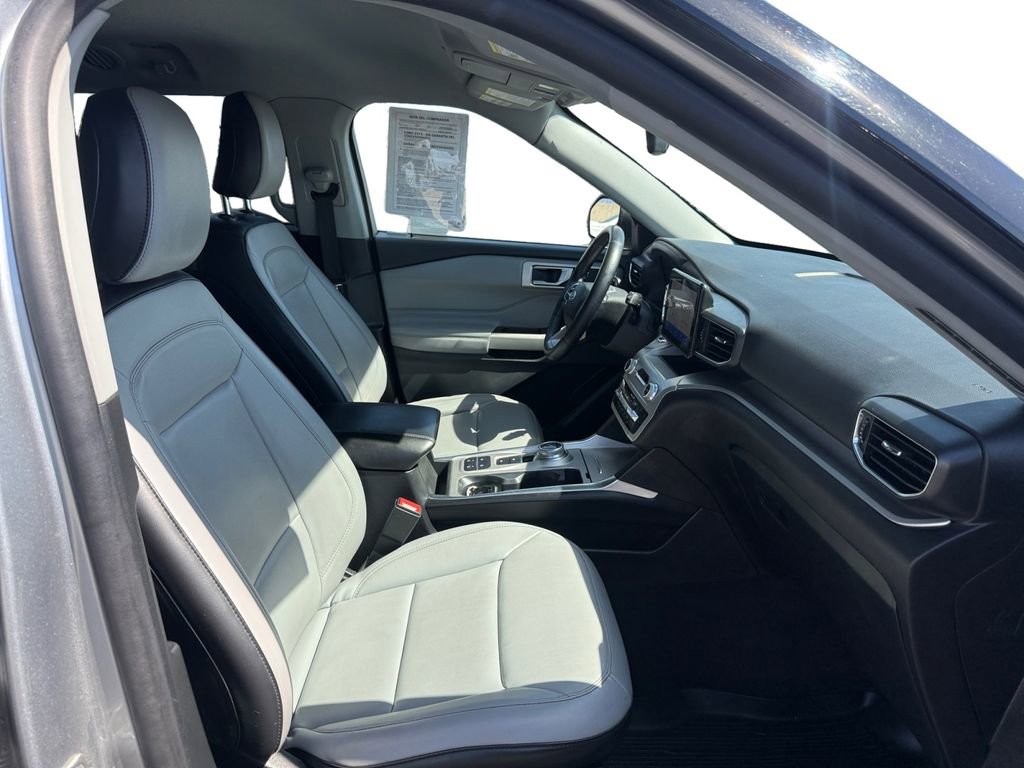 Used 2021 Ford Explorer XLT w/ Equipment Group 202A RWD image 17