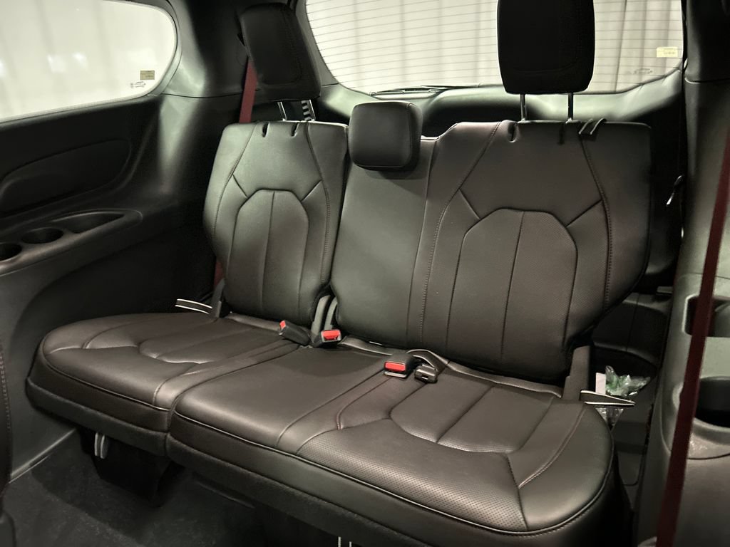 New 2027 Chrysler Pacifica Select FWD image 22