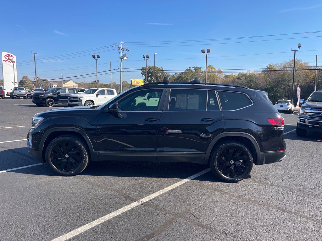 Used 2025 Volkswagen Atlas SE image 13