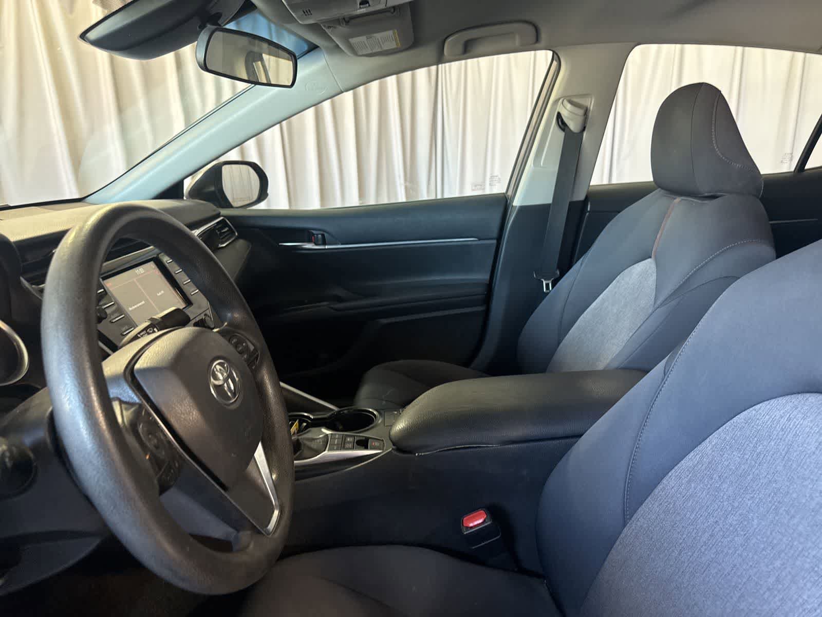 Used 2018 Toyota Camry LE FWD image 19