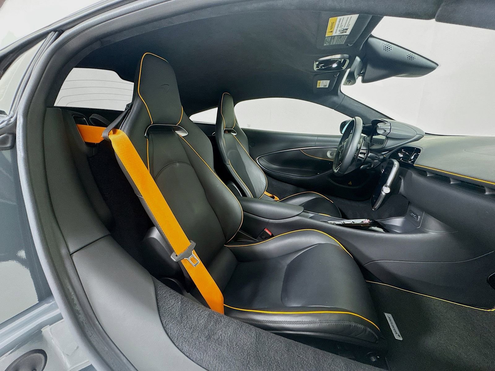 Used 2024 McLaren Artura RWD image 22