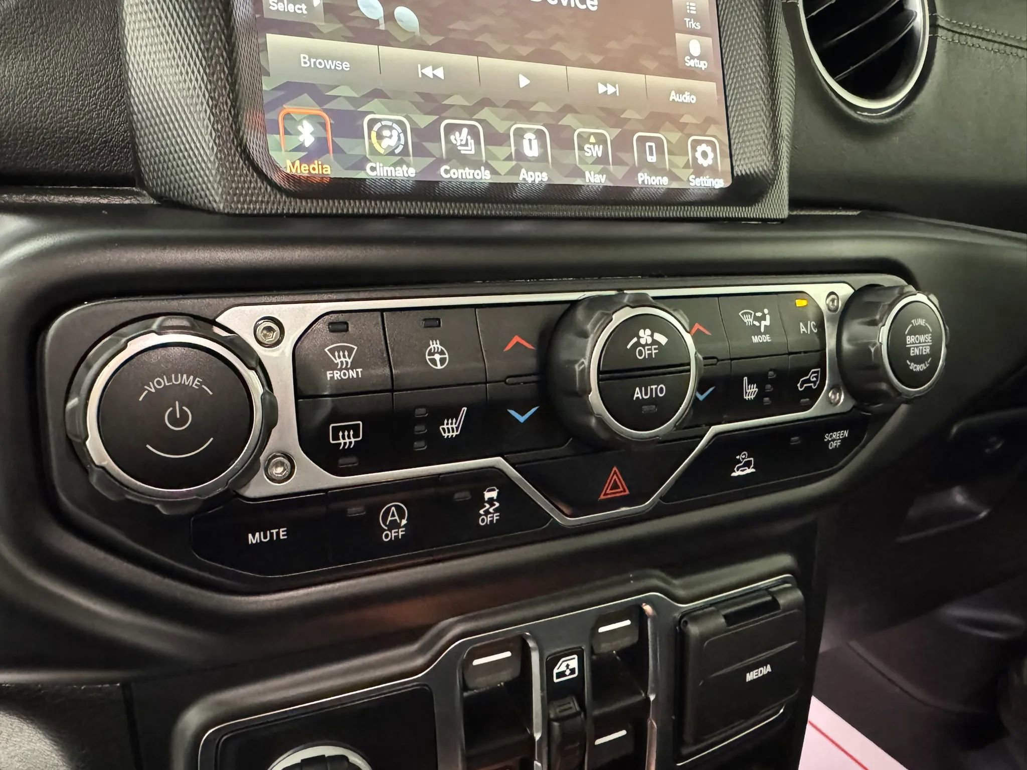 Used 2022 Jeep Gladiator Overland w/ Popular Equipment Package image 23