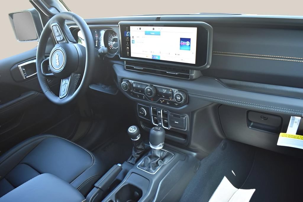 Used 2025 Jeep Gladiator Sport AWD/4WD image 18
