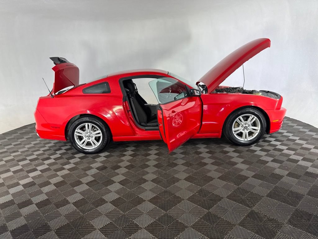 Used 2013 Ford Mustang Coupe RWD image 14
