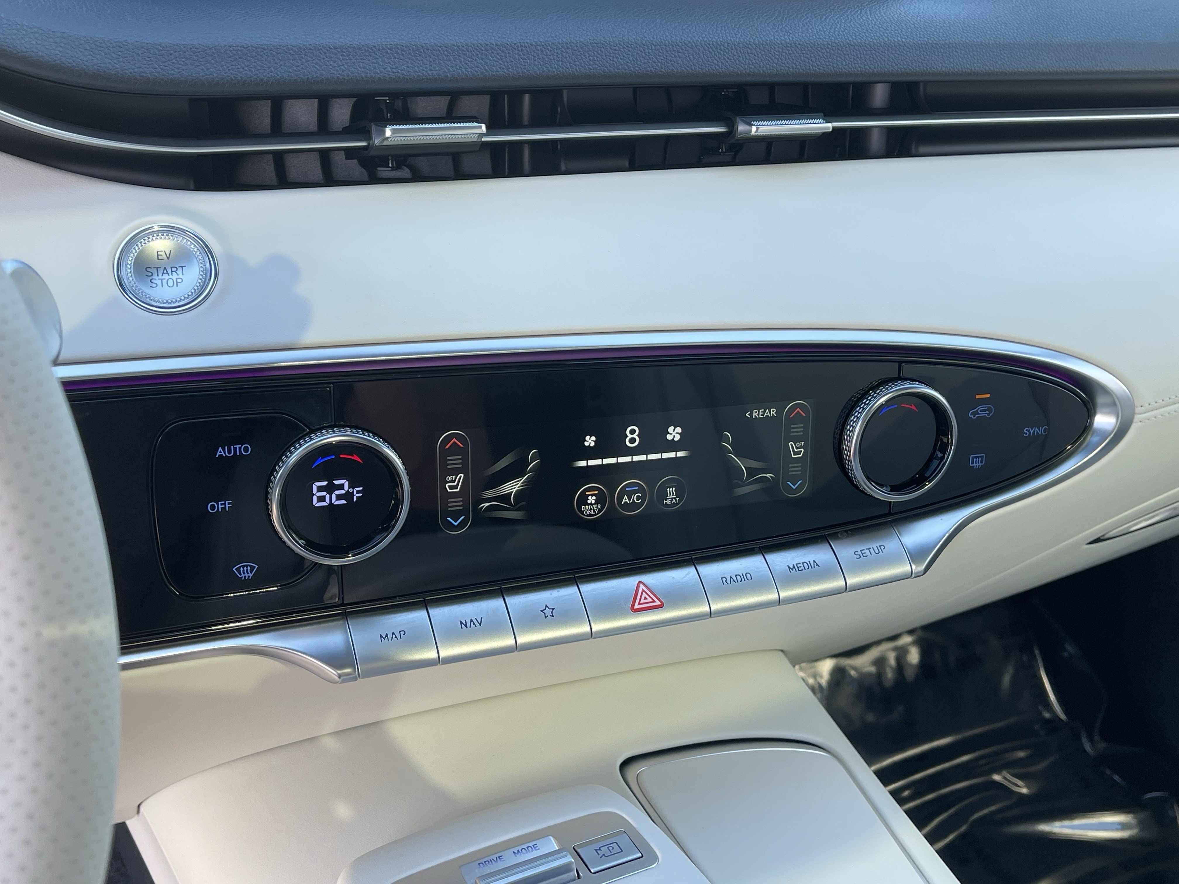 Used 2025 Genesis Electrified GV70 AWD/4WD image 25
