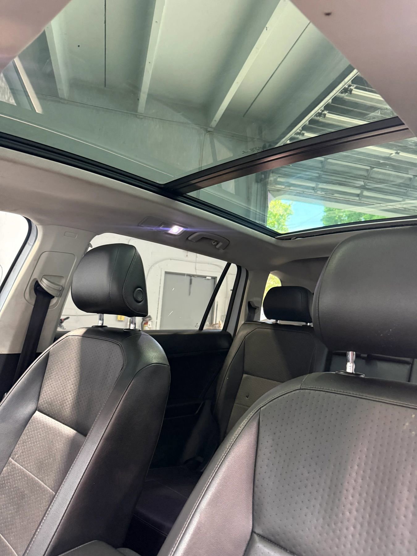 Used 2018 Volkswagen Tiguan SE w/ Panoramic Sunroof Package FWD image 13