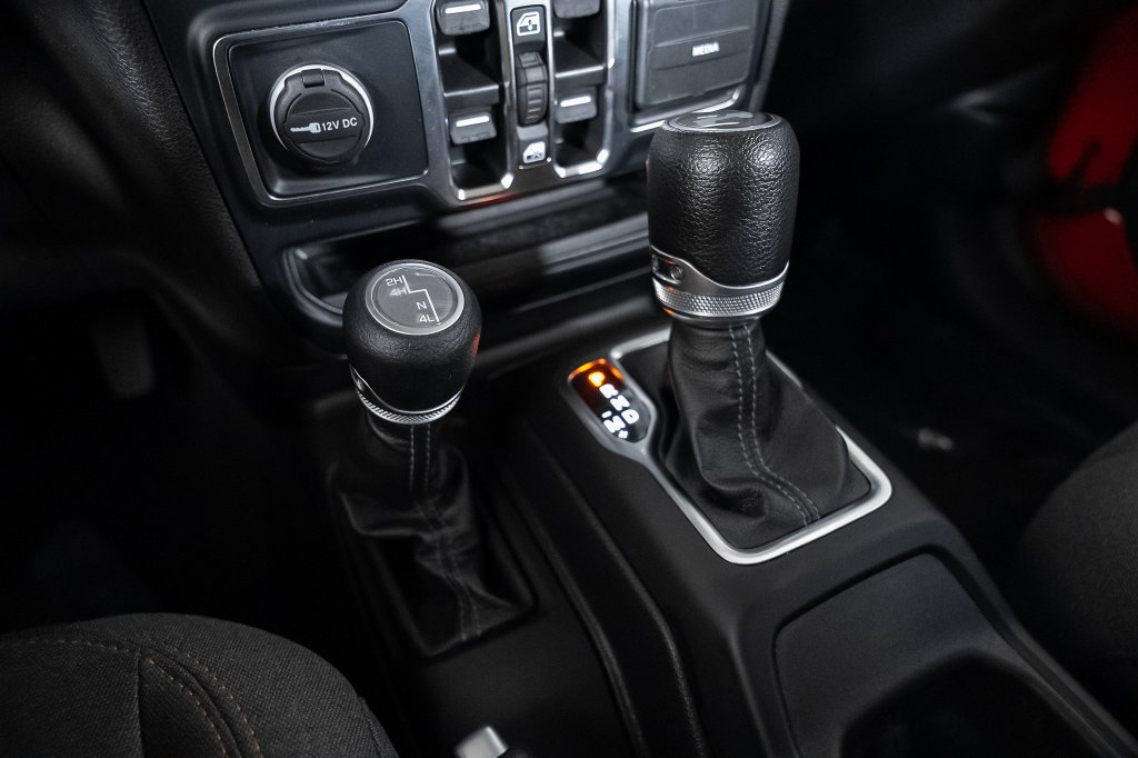 Used 2024 Jeep Wrangler Unlimited Sport AWD/4WD image 35