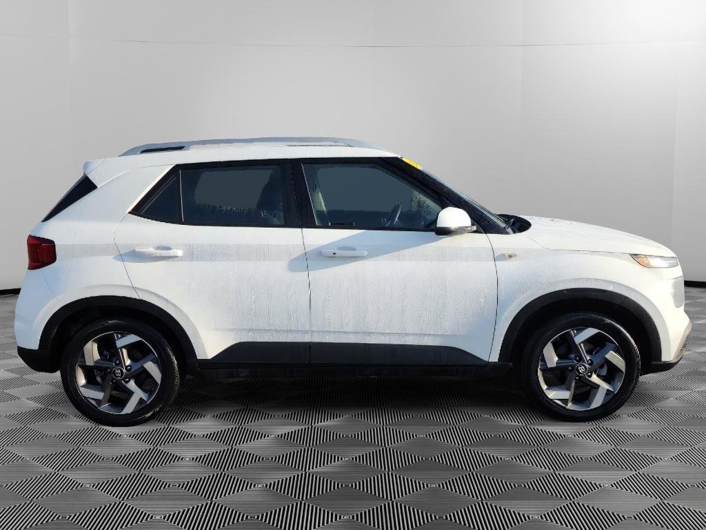 Used 2025 Hyundai Venue SEL image 8