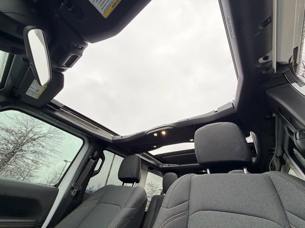 Certified 2025 Jeep Wrangler Unlimited Sahara w/ Safety Group image 32