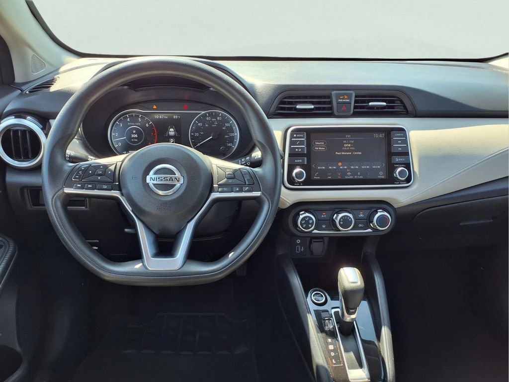 Used 2021 Nissan Versa SV FWD image 4