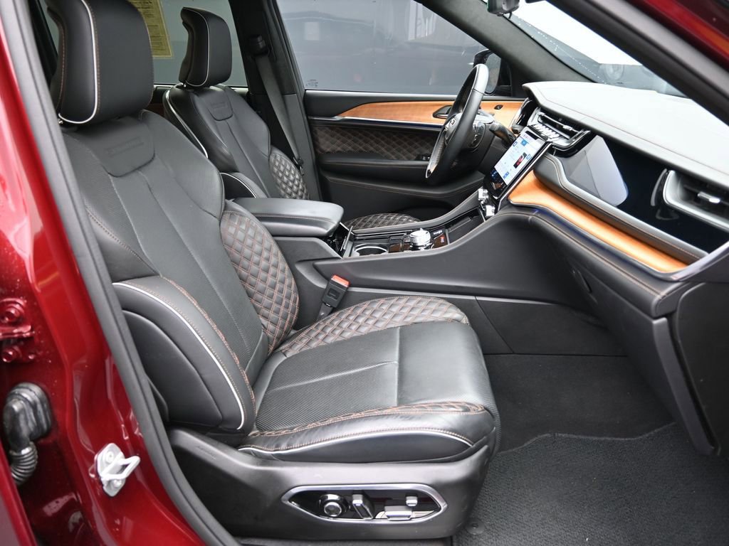 Used 2023 Jeep Grand Cherokee Summit image 25