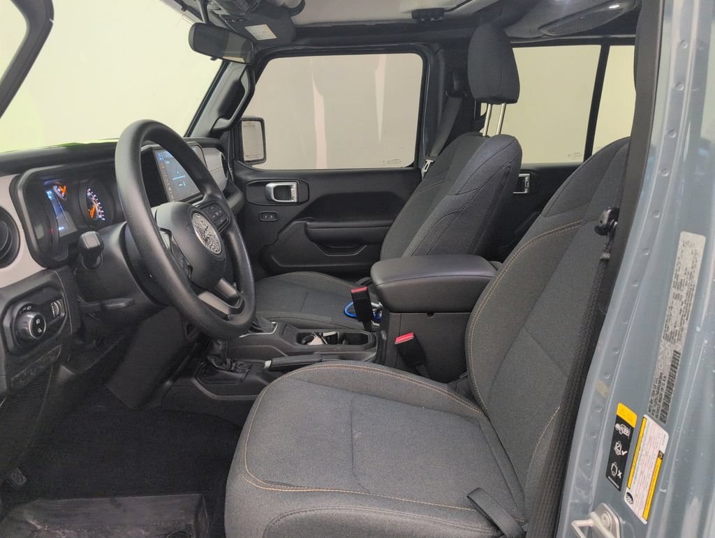 Used 2025 Jeep Gladiator Sport AWD/4WD image 4