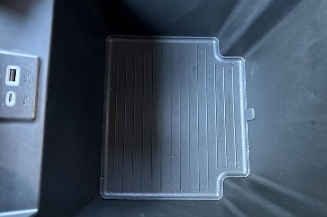 Used 2024 Chevrolet Suburban LT image 34