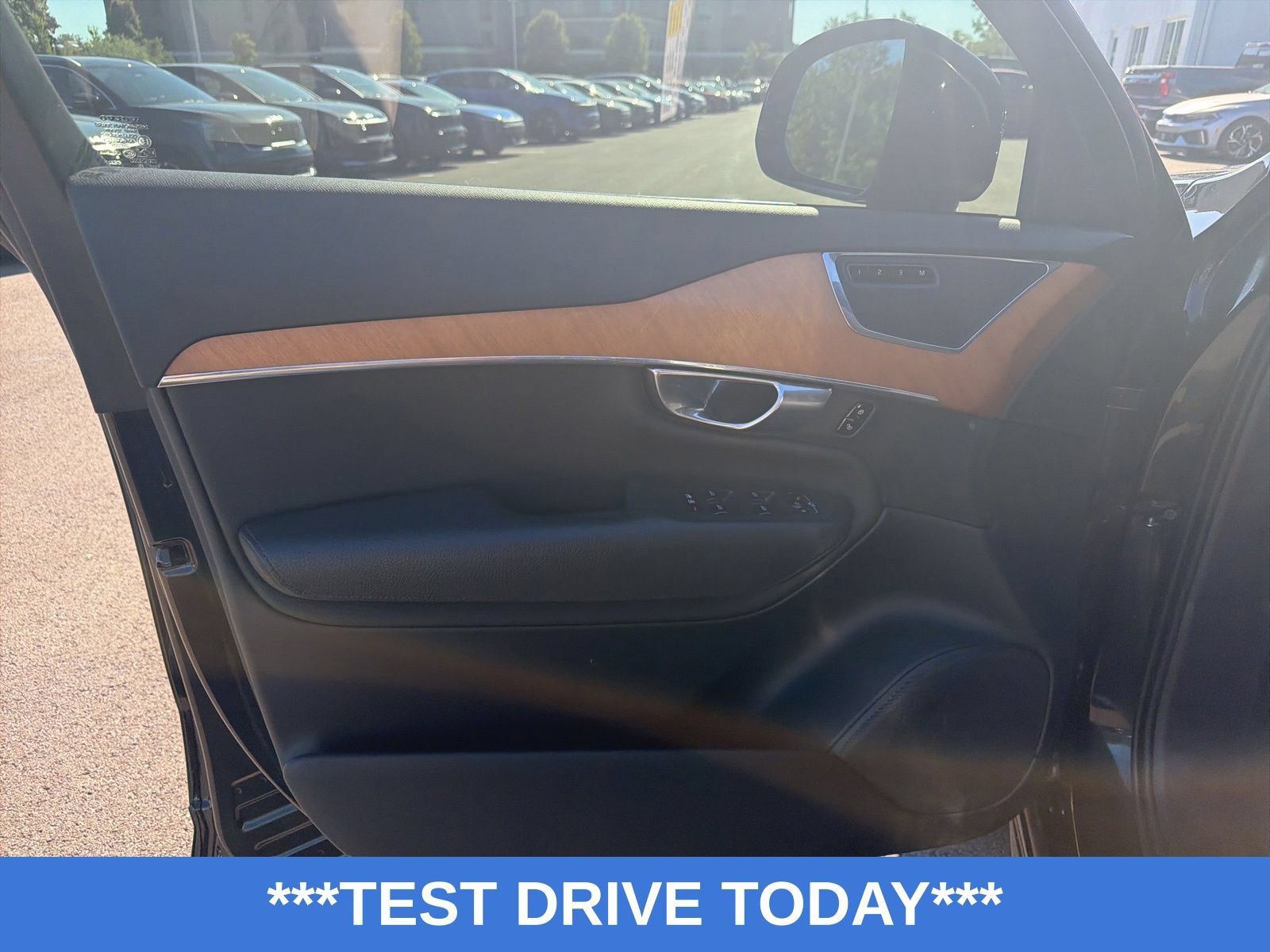 Used 2021 Volvo XC90 T6 Momentum AWD/4WD image 12