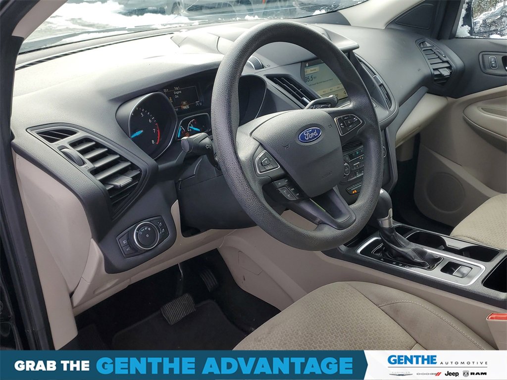 Used 2017 Ford Escape SE w/ Equipment Group 201A image 9