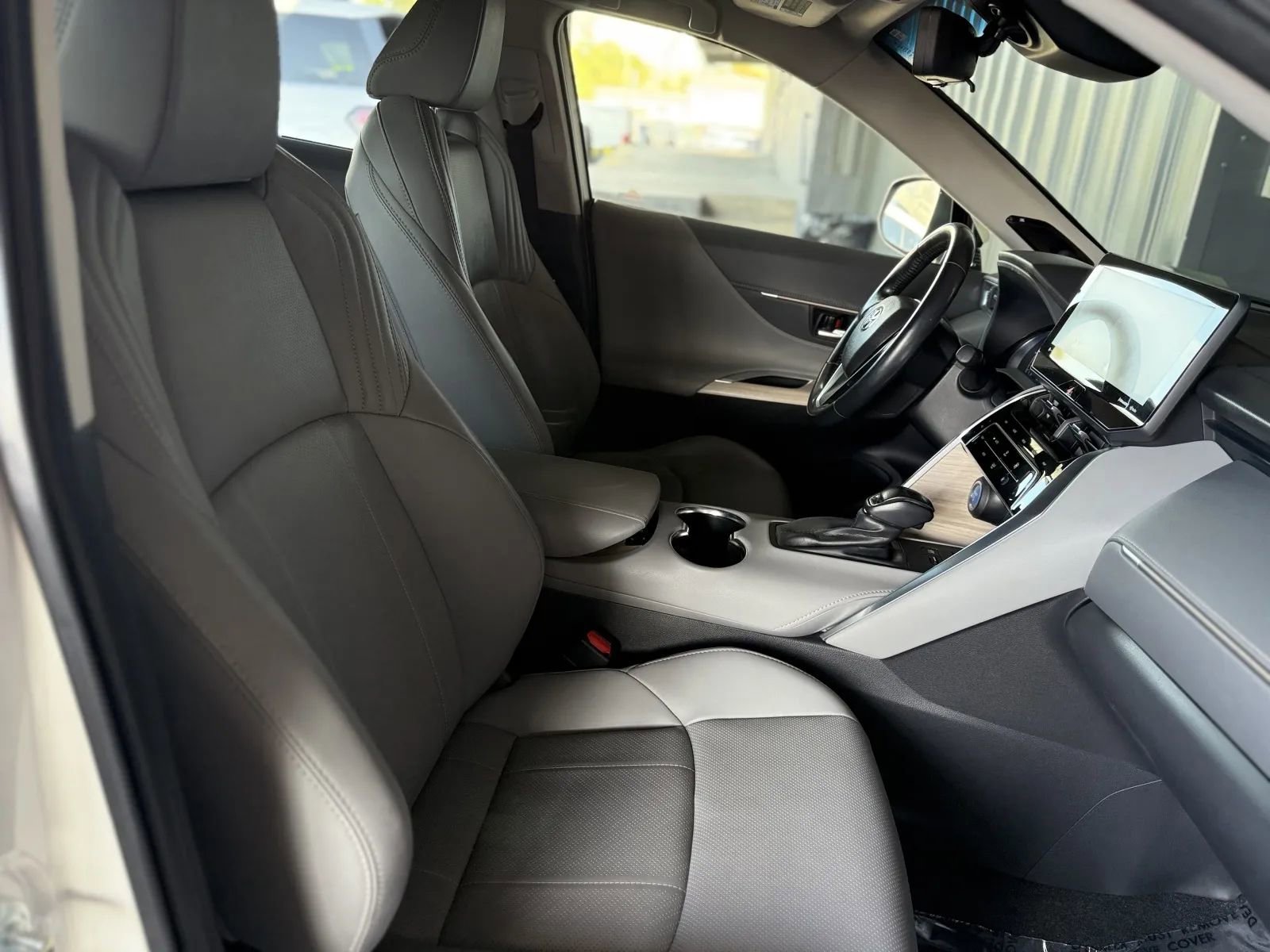 Used 2021 Toyota Venza Limited w/ Advanced Technology Package image 18