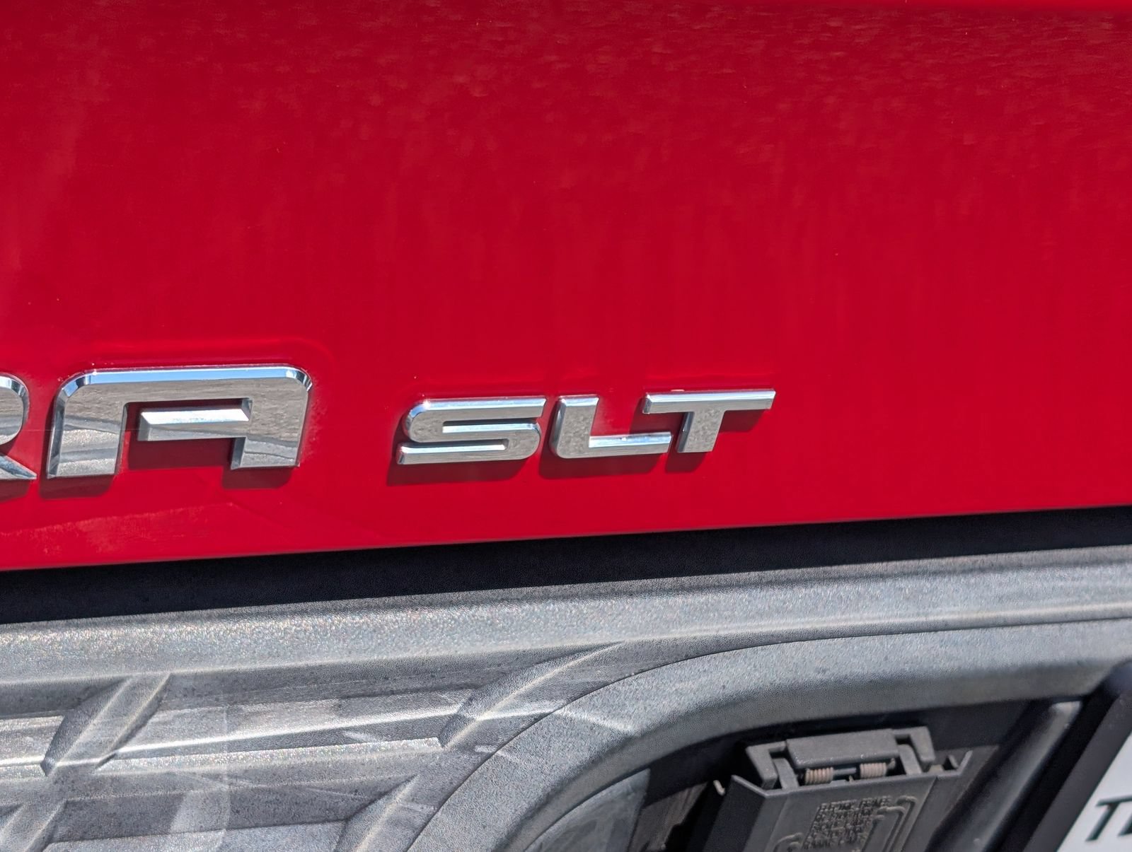Used 2010 GMC Sierra 1500 SLT w/ LPO, Deluxe Chrome Package AWD/4WD image 5