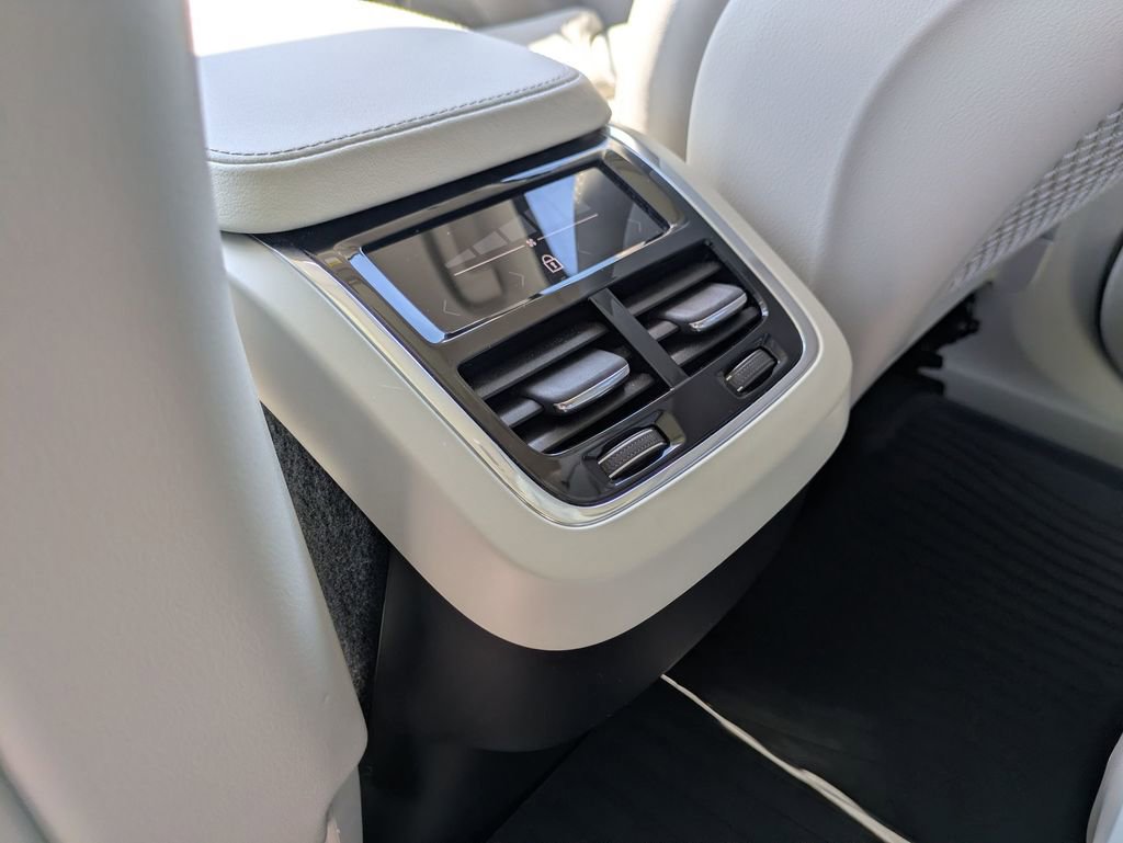 Used 2022 Volvo XC90 T6 Inscription w/ Advanced Package image 23