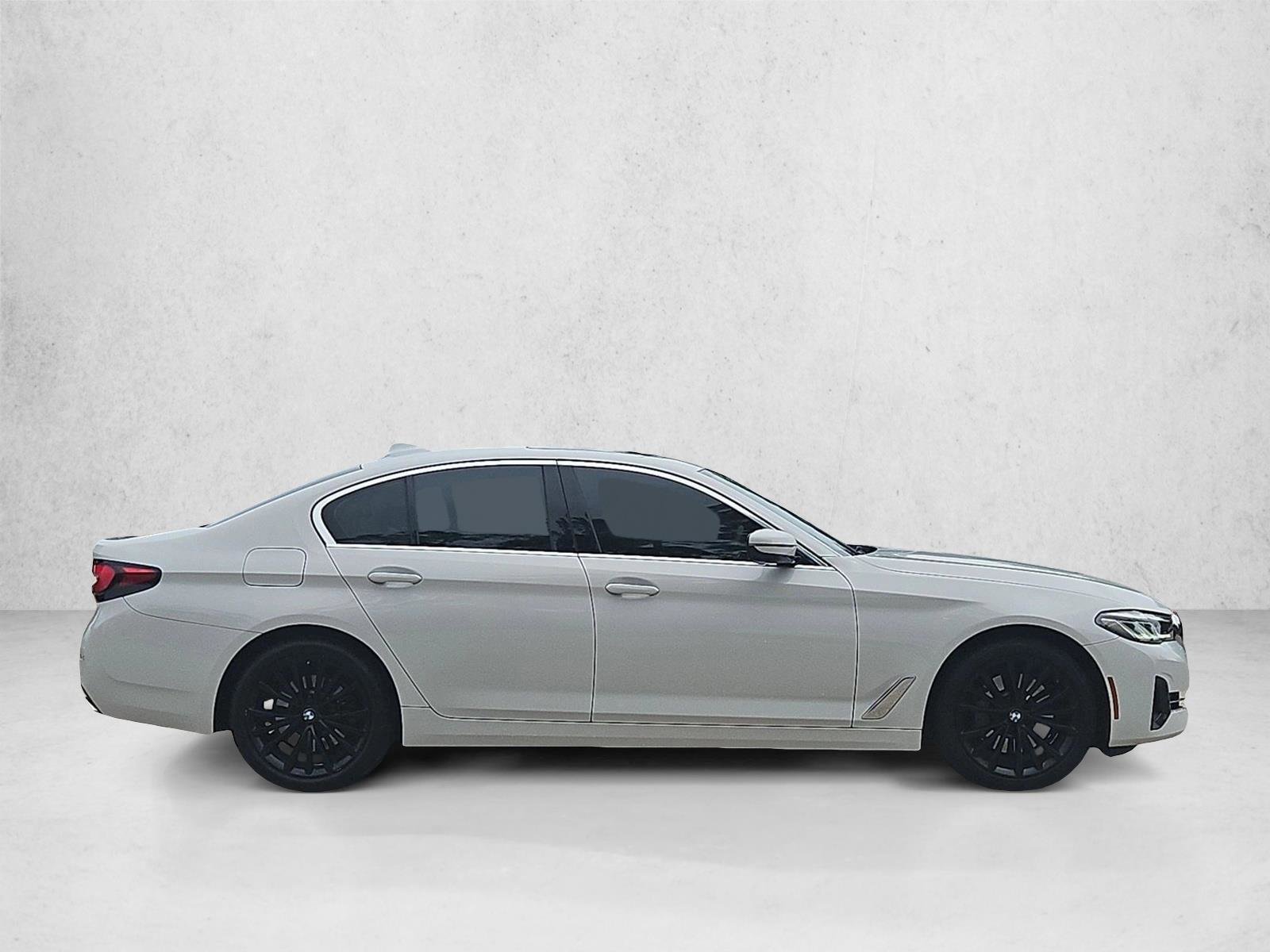 Used 2023 BMW 530i w/ Convenience Package RWD image 4