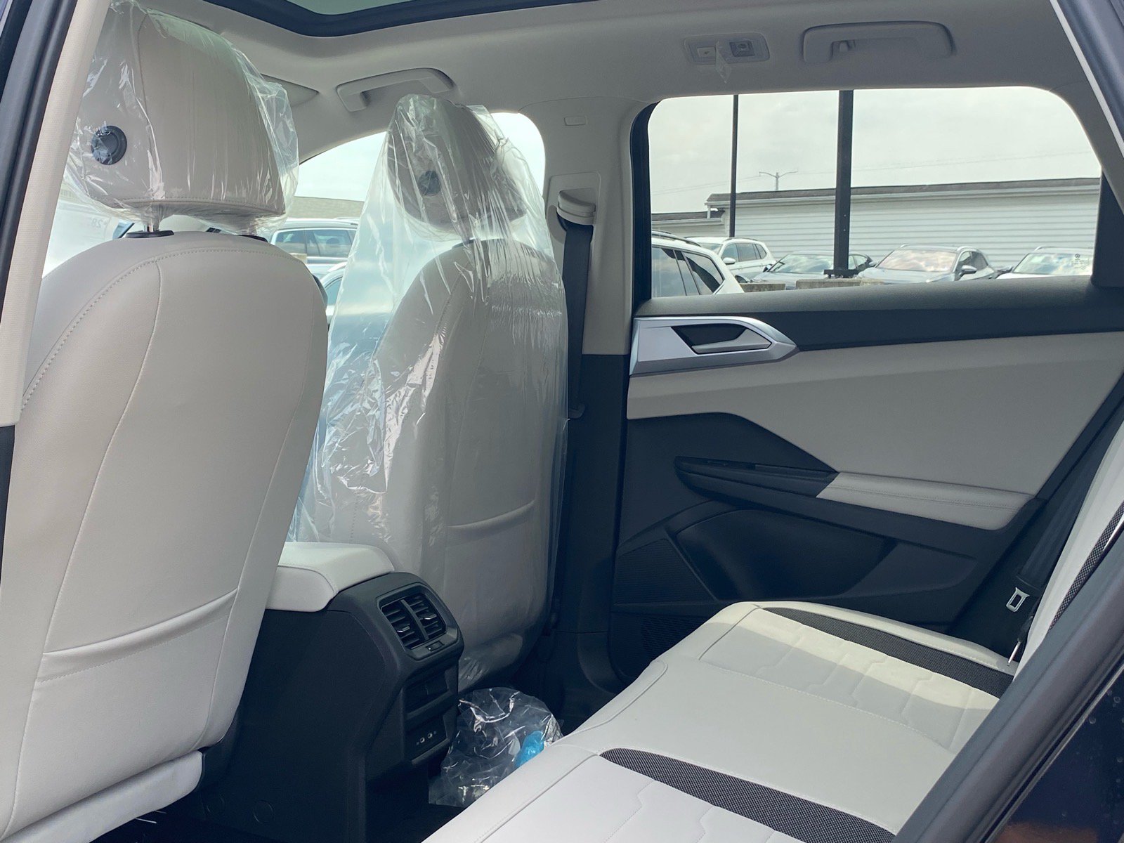 New 2026 Volkswagen Taos SE AWD/4WD image 11