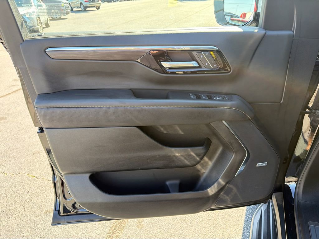 Used 2025 Chevrolet Suburban Premier w/ Sun And Tow Package RWD image 10