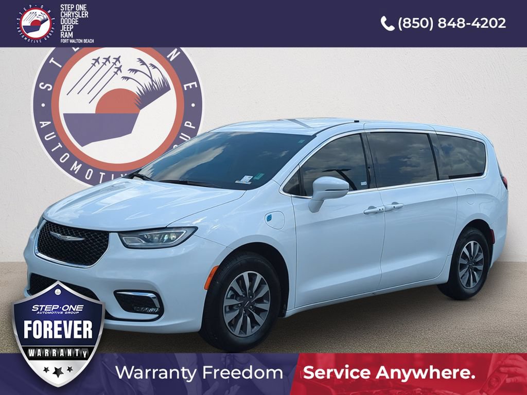 Used 2022 Chrysler Pacifica Touring-L FWD image 2