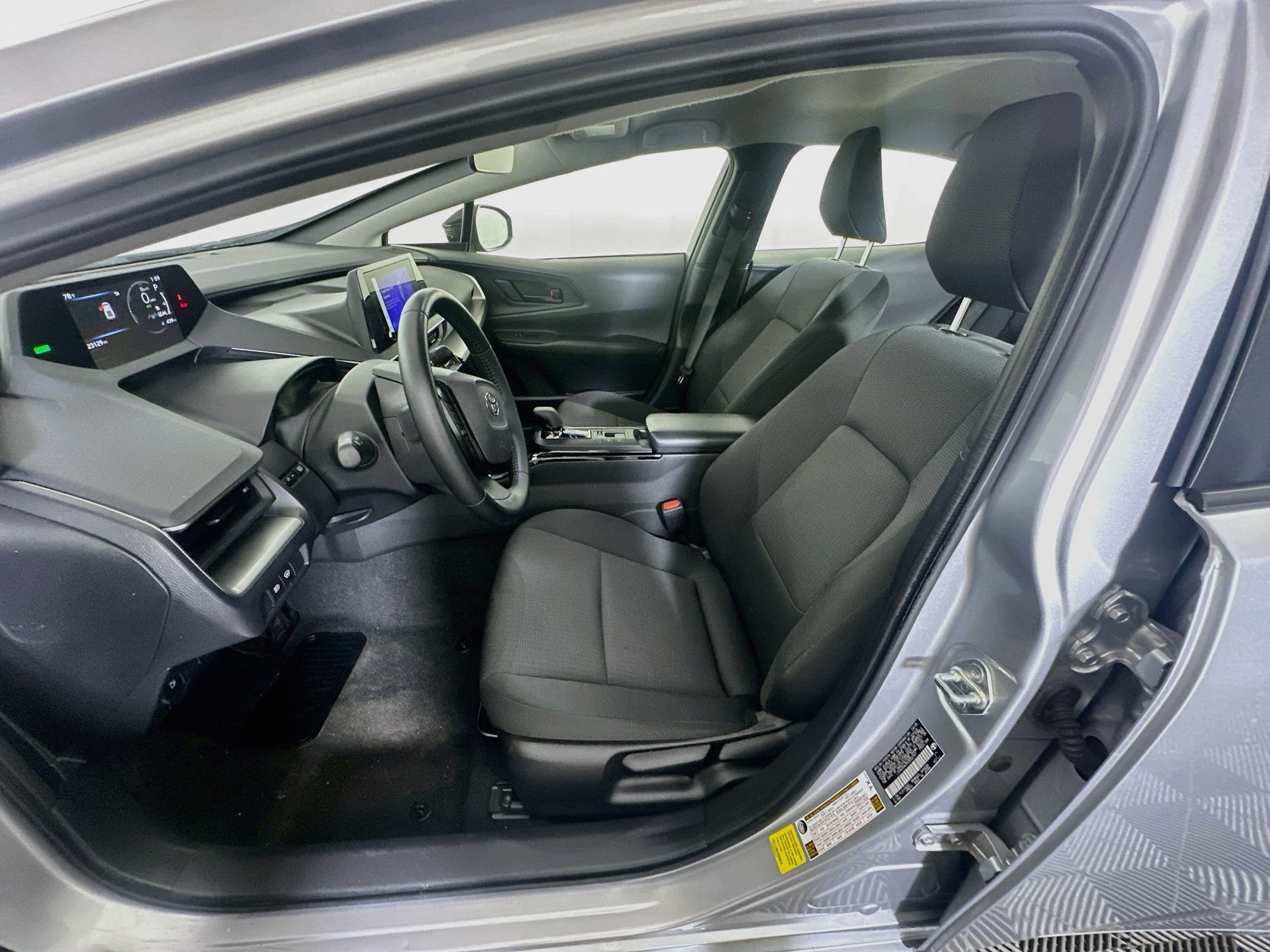 Used 2025 Toyota Prius LE FWD image 13