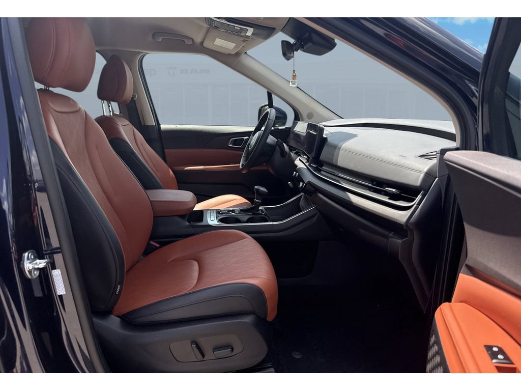 Used 2025 Kia Carnival EX FWD image 20