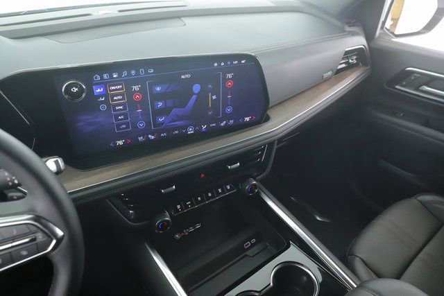 Used 2025 Chevrolet Suburban High Country image 30